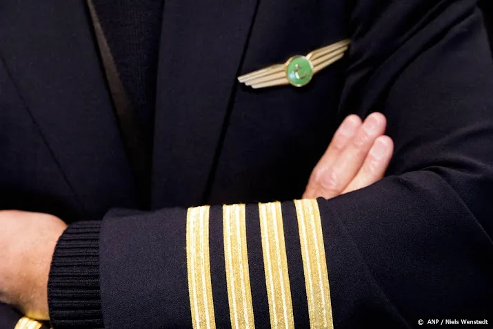 piloten overspoelen rekruteerders in strijd om plek in cockpit