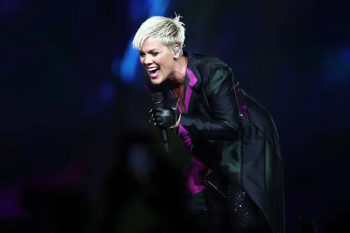 pink met extra show naar malieveld