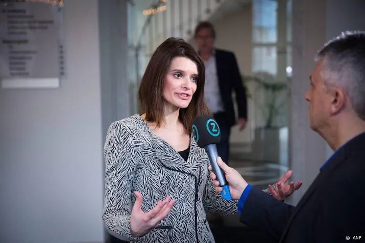 pittig gesprek tussen visser en zeeland over kazerne