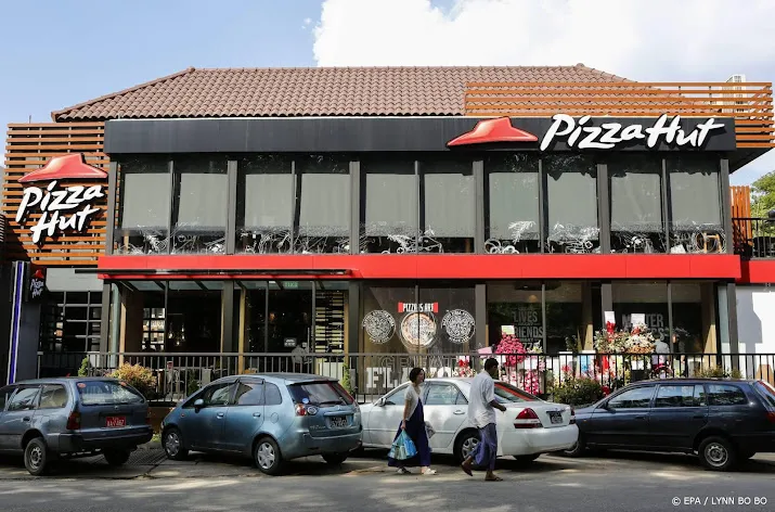 pizza hut japan komt met rijstbodem vanwege hoge tarweprijs