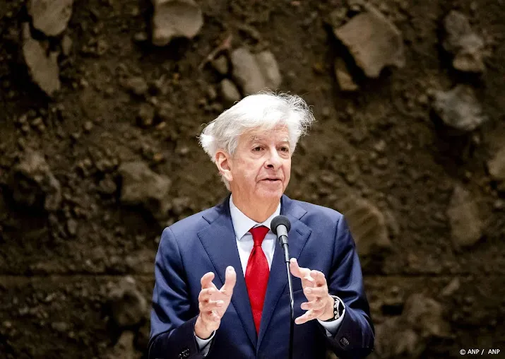 plasterk door als informateur zorg in kamer om rechtsstaat blijft