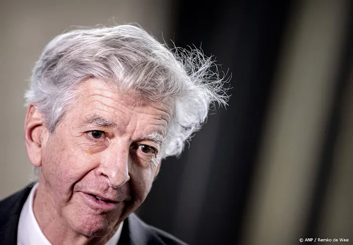 plasterk tijd begint te dringen in formatie