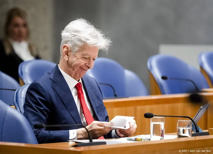 plasterk zegt dat geen moment is onderhandeld over de grondwet