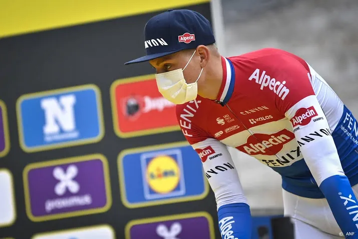 ploeg van der poel door coronageval uit koers dekker nu leider