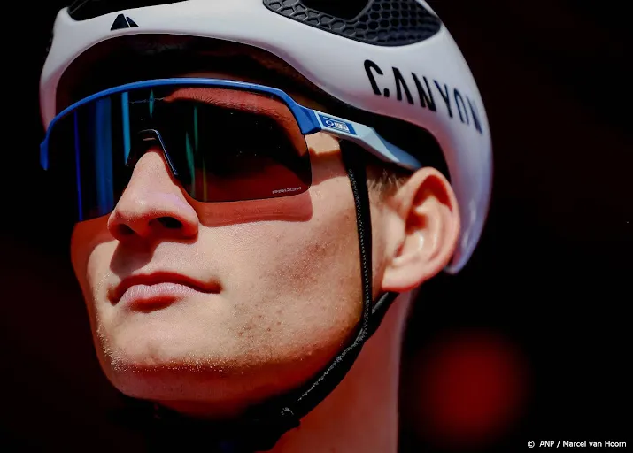 ploeg van der poel met vijf belgen en zwitser in parijs roubaix