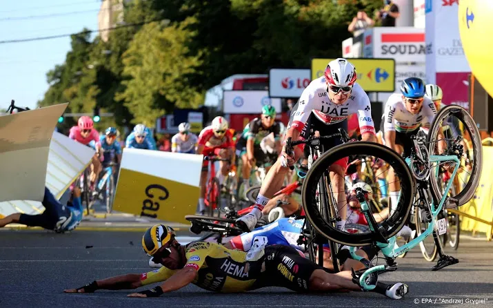 ploeg van groenewegen biedt excuses aan voor crash