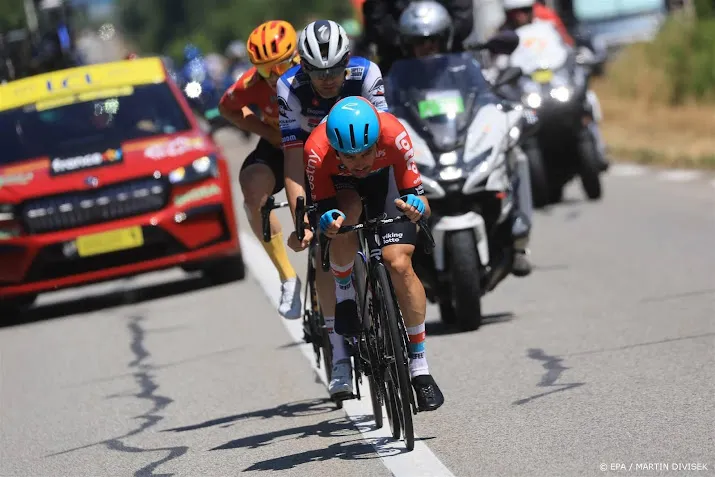 ploeg van overleden de decker start met rouwbanden in vuelta