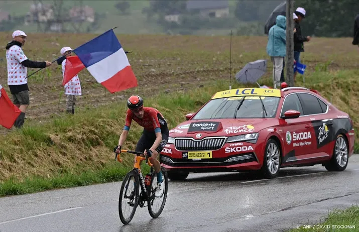 poels verovert bollentrui in tour