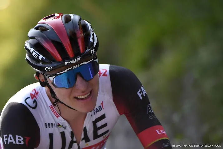 pogacar fietst bij debuut in ronde van lombardije naar zege