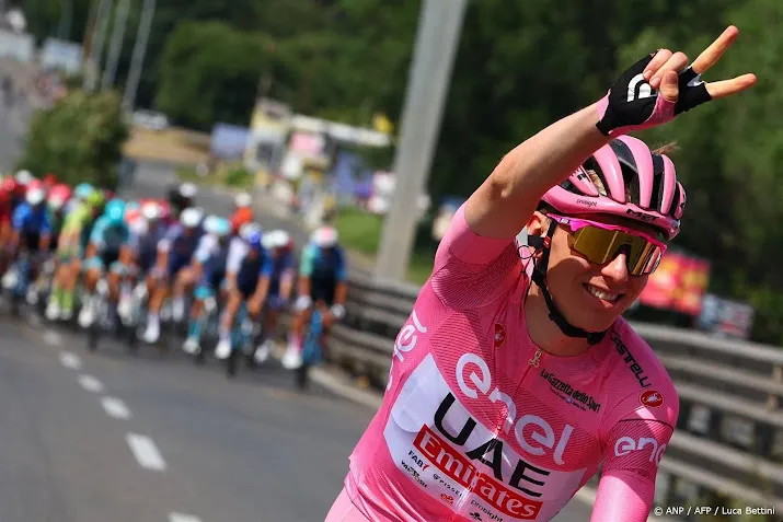 pogacar wint bij debuut giro ditalia slotrit voor merlier