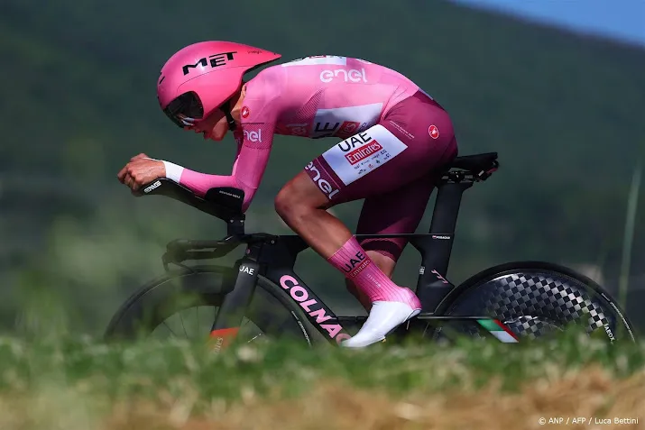 pogacar wint eerste tijdrit in giro ditalia arensman vierde