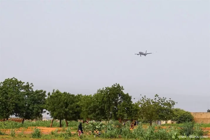 poging om nederlanders in niger op evacuatievluchten te krijgen