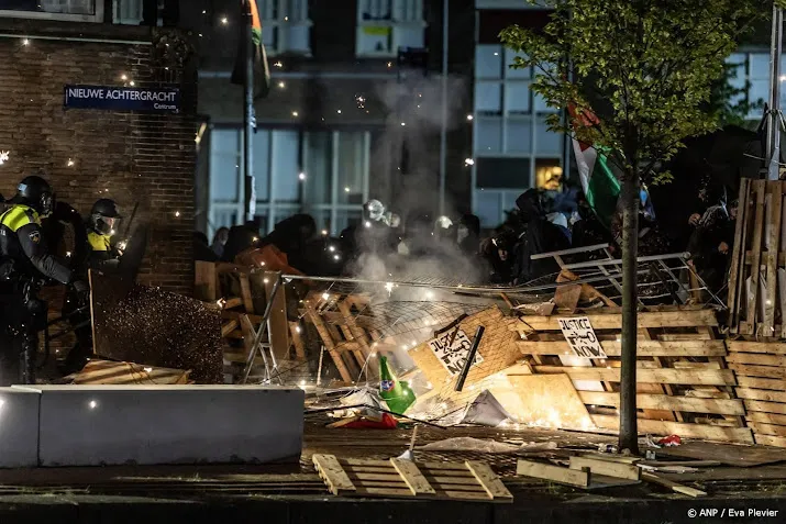 politie arresteert betogers protestkamp uva