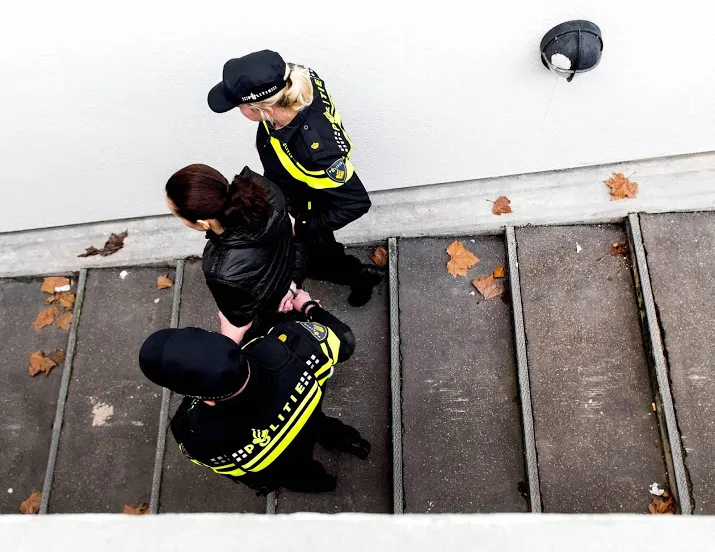 politie arresteert drie mannen voor wapenbezit