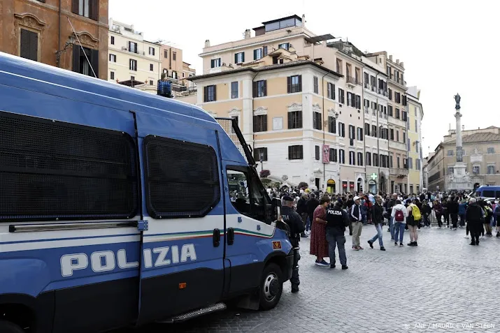 politie arresteert zon 20 fans as roma na vondst slagwapens