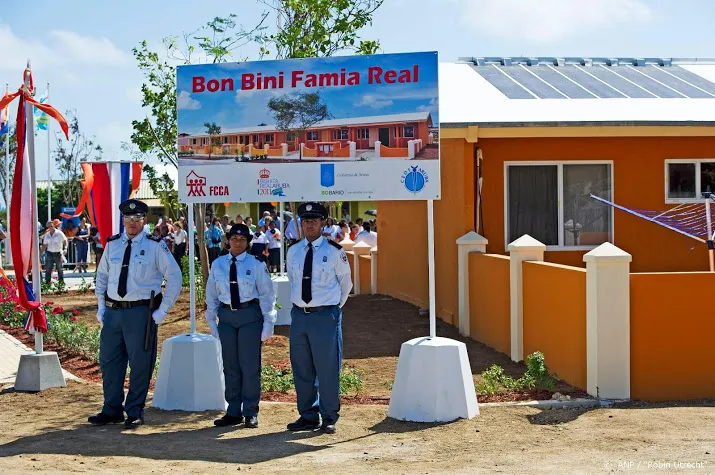 politie aruba legt werk twee uur neer