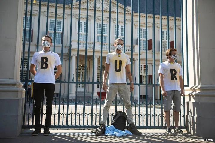 politie beeindigt protest extinction rebellion in den haag