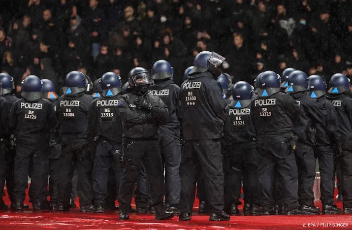politie berlijn spreekt van rustige dag ondanks 83 aanhoudingen