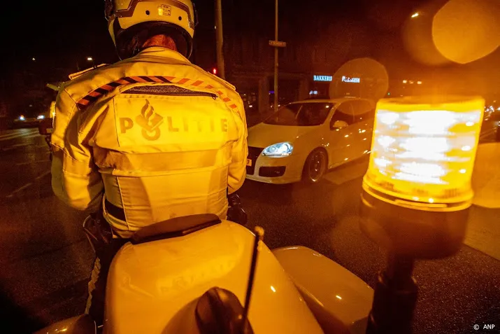 politie betrapt feestende jongeren in sauna op wielen in hengelo