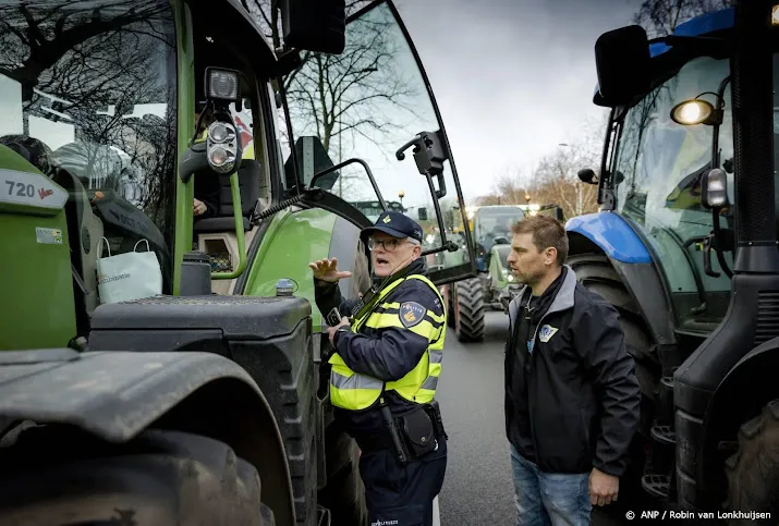 politie deelt boetes uit aan boeren op a28