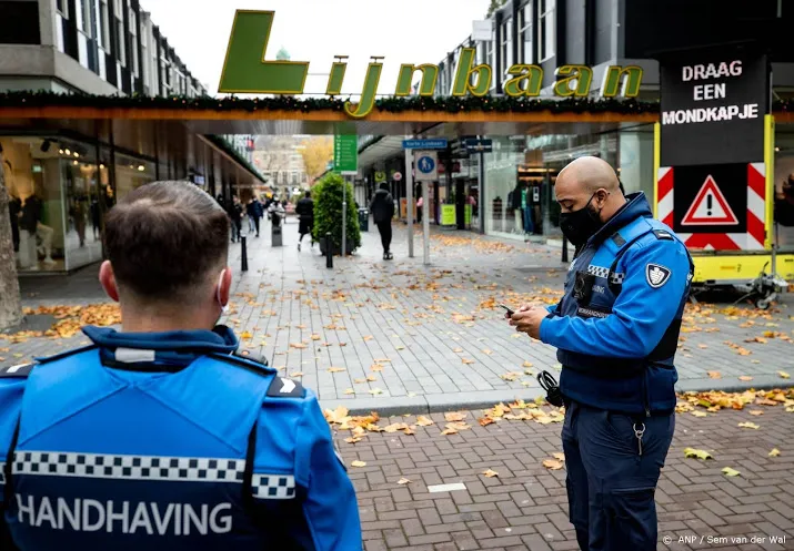 politie deelt in week tijd bijna 900 coronaboetes uit