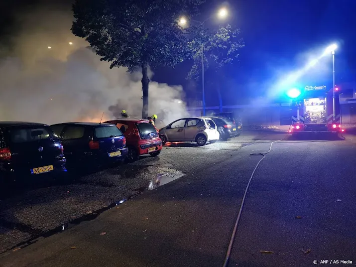 politie doet groot onderzoek naar autobranden in ede