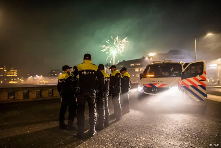 politie drukke jaarwisseling met veel overlast