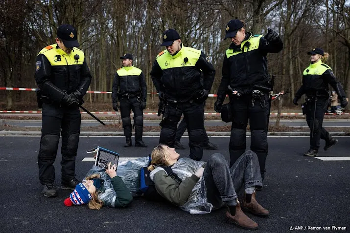 politie en om gaan sneller optreden tegen actievoerders