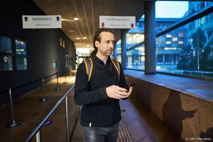 politie feliciteerde engel met rechtszaak avondklok