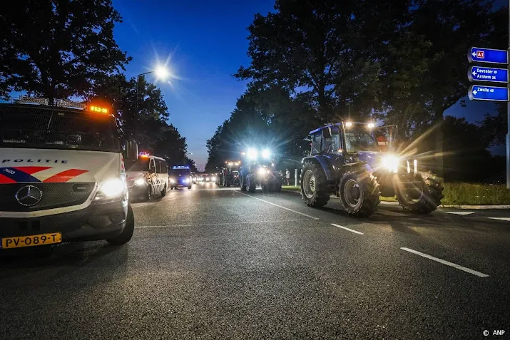 politie grendelt apeldoorn hermetisch af tegen boerenactie