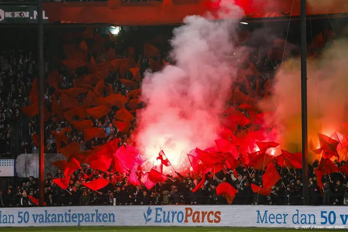 politie houdt 22 mensen aan na wedstrijd feyenoord ajax