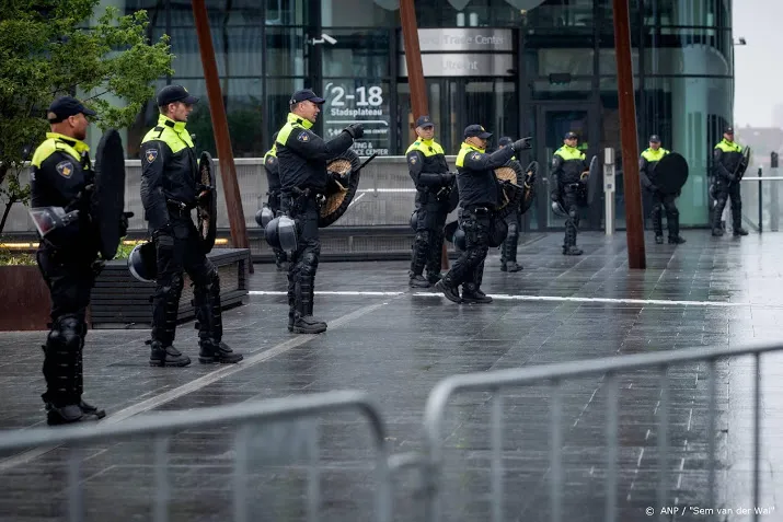 politie houdt in utrecht ongeveer 15 betogers aan
