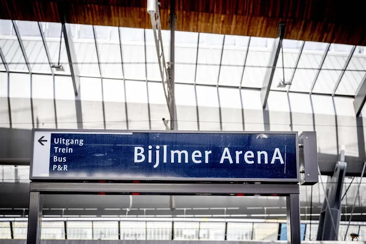 politie houdt laatste verdachte aan voor mishandeling bijlmer