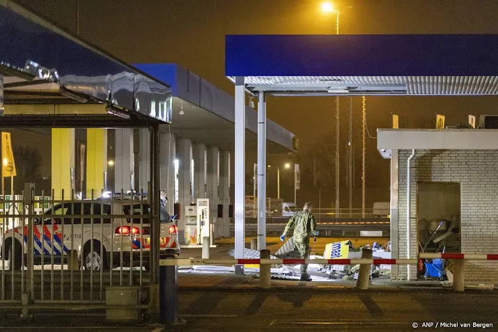 politie houdt twee verdachten plofkraak aan na achtervolging