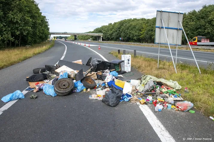 politie houdt verdachte aan van dumpen afval op a18 bij westendorp