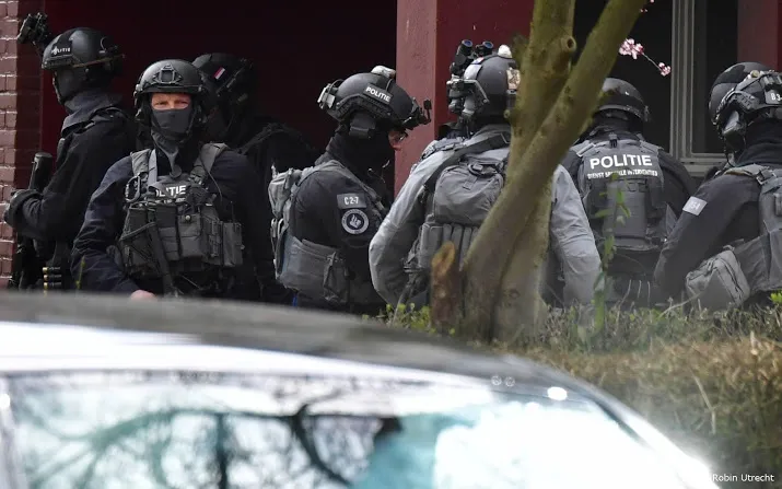 politie in actie bij trumanlaan