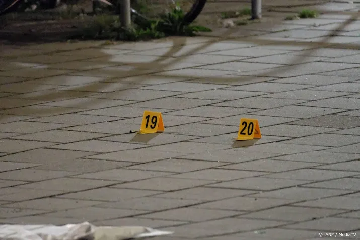 politie kijkt ook naar motief steekpartij leeuwarden