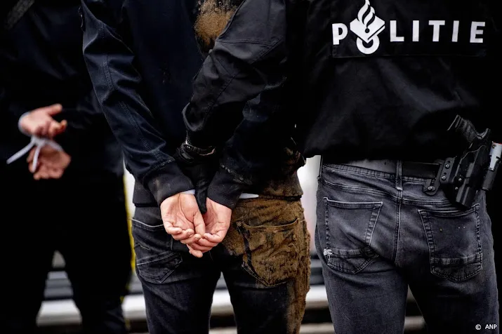 politie lost schot bij aanhouding in rotterdam