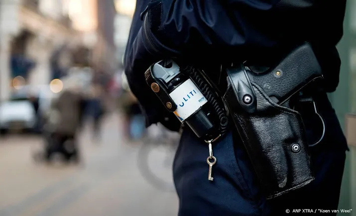 politie lost waarschuwingsschot bij aanhouding in rotterdam