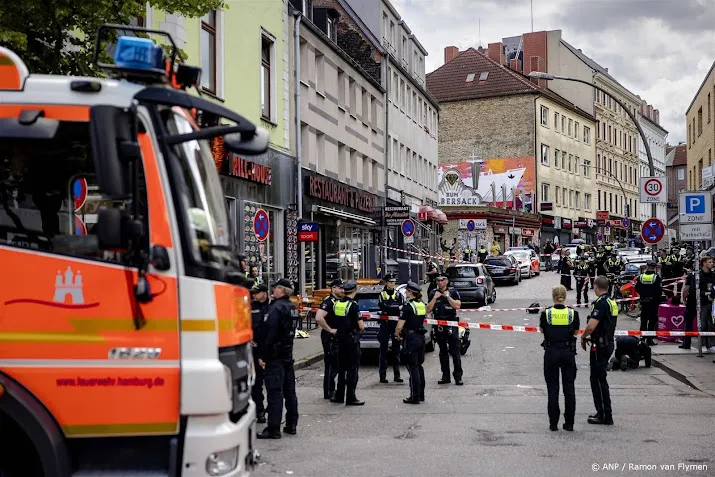 politie man met bijl hamburg had het niet voorzien op oranjefans