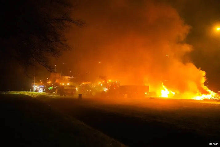 politie onderzoekt rol boerenacties bij kettingbotsing veenendaal