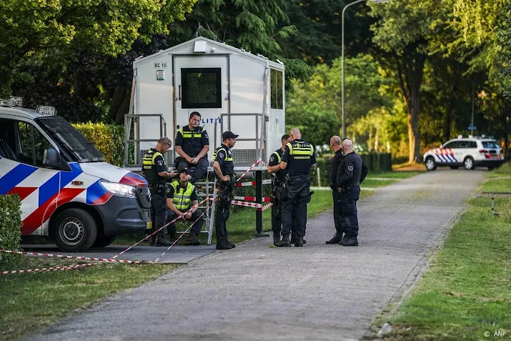 politie pakt verdachte op voor ongeregeldheden woning van der wal