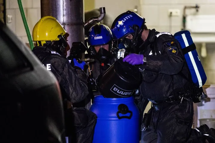 politie rolt drugslab op in lage zwaluwe