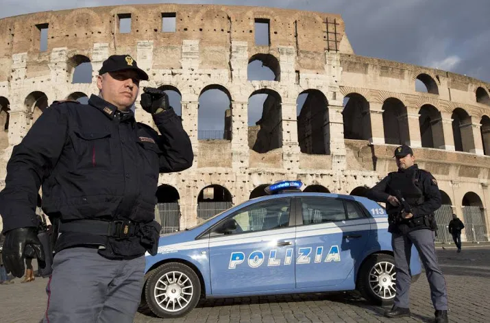 politie rome ontdekt villa vol gestolen kunst