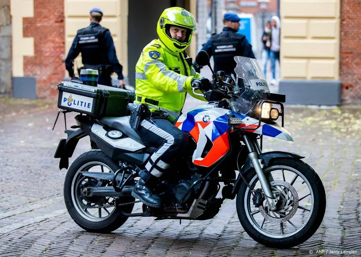 politie sluit haagse binnenhof af