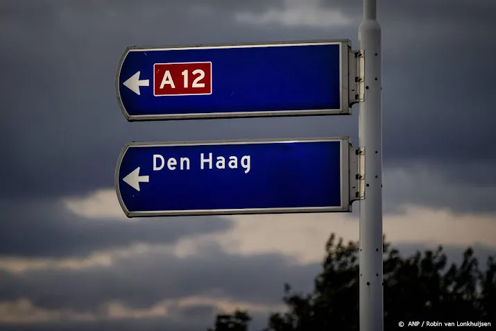 politie sluit uit voorzorg a12 bij den haag af
