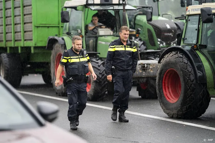 politie tien aanhoudingen in oost nederland na boerenprotesten