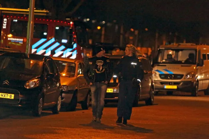 politie valt binnen bij satudarah limburg