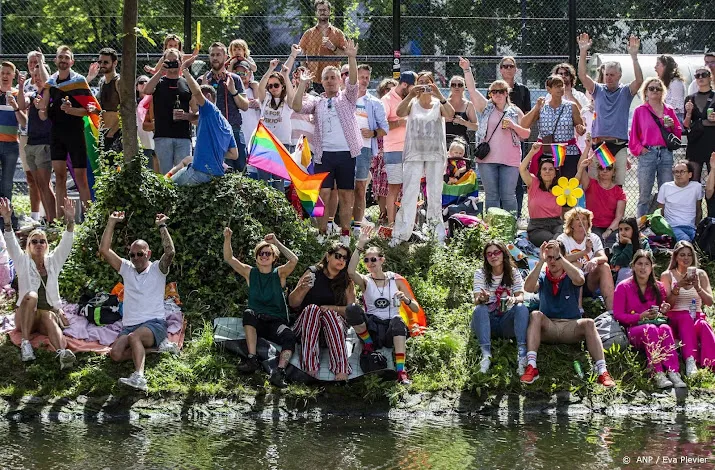 politie waarschuwt voor drukte in amsterdam vanwege canal parade