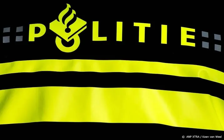 politie zet in zaandam mobiel detectiepoortje in